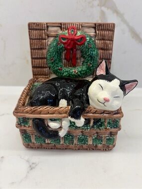 Vintage Schmid Gallery Musical Collectibles  Sleeping Kitty in Christmas Basket